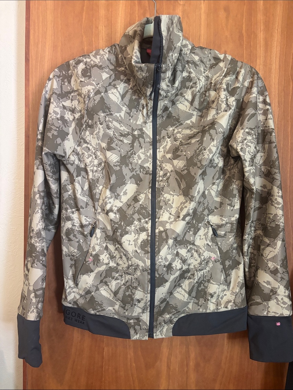 Gore Wear Women's Camo Windbreaker Jacket - Gray/Beige